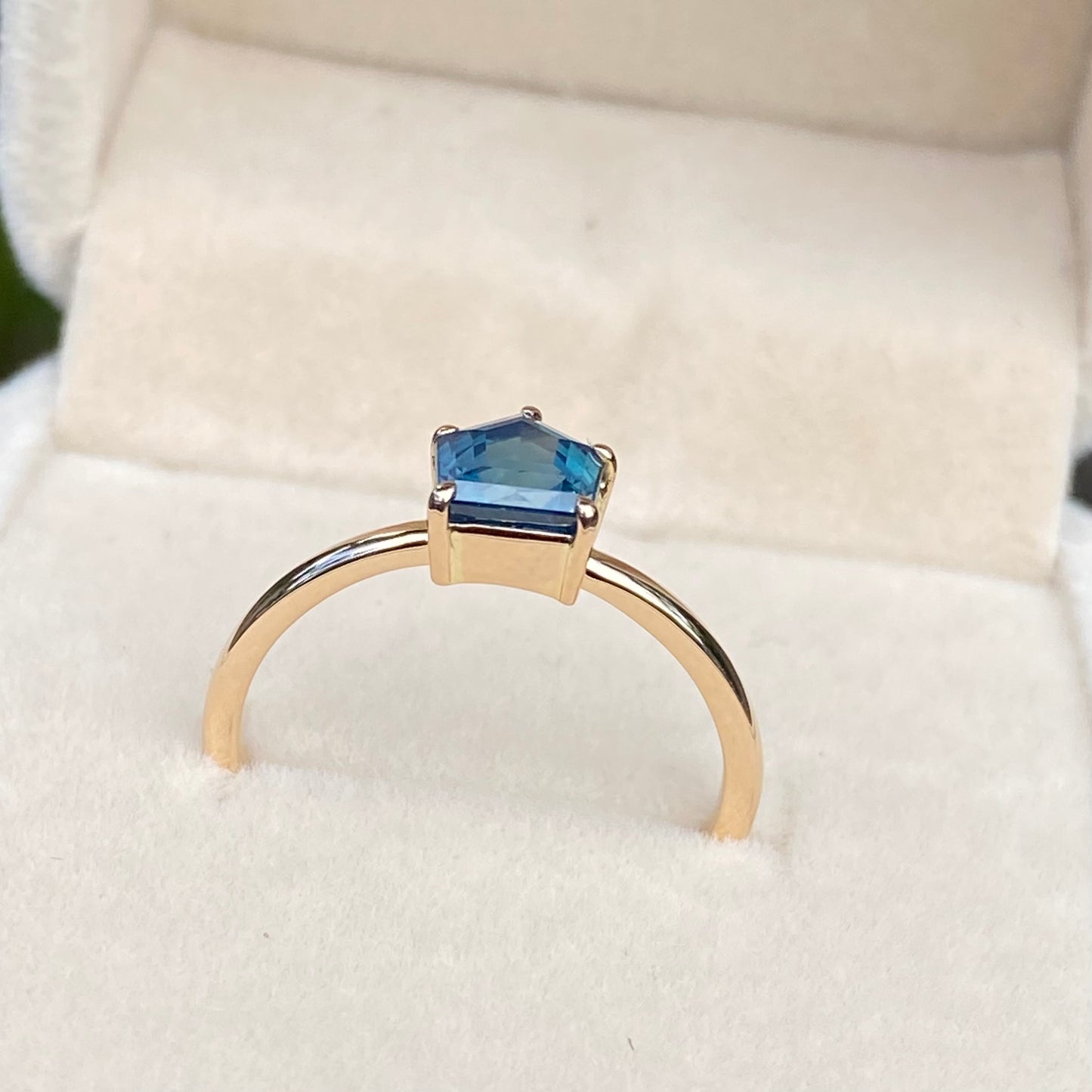 1.30ct Unheated Teal Sapphire ring / Simple Solitaire ring