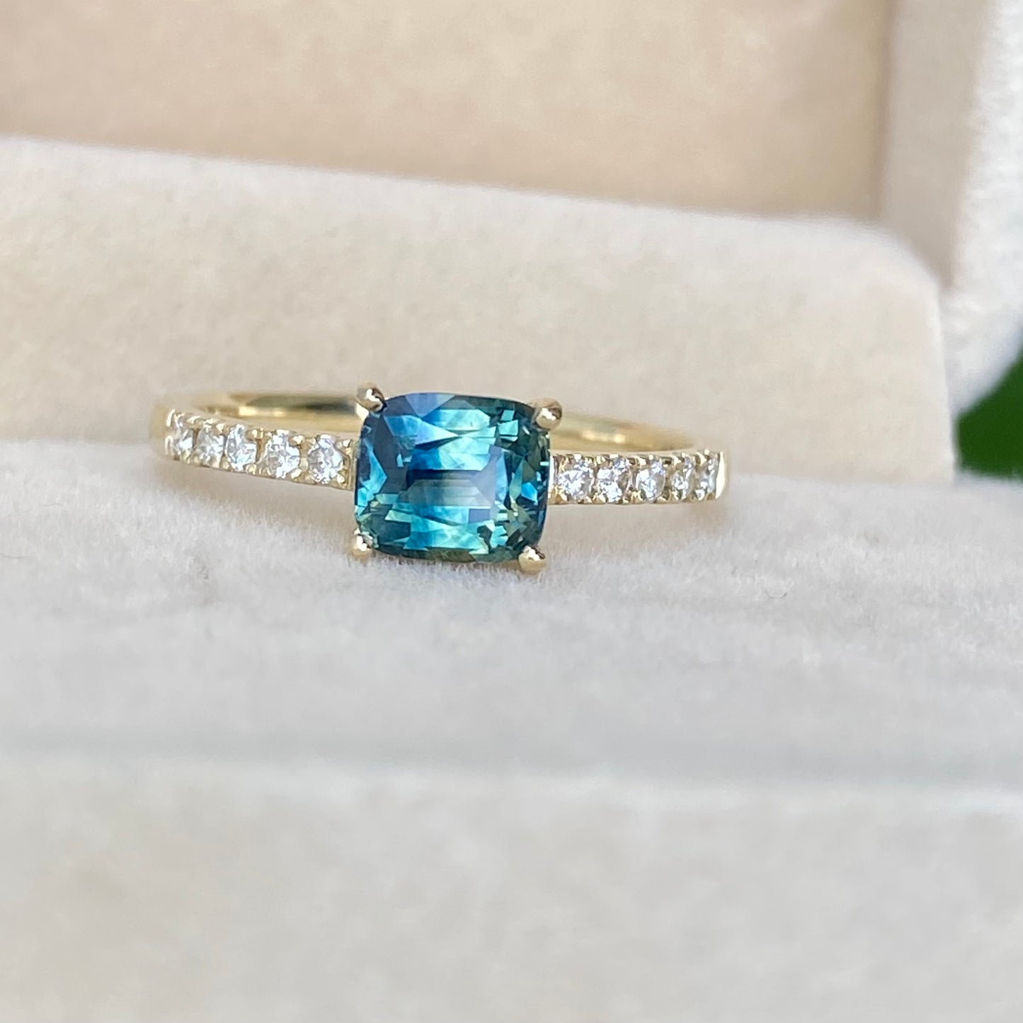 Parti Sapphire ring / Peacock Sapphire Engagement Ring, Blue Green Sapphire Proposal Ring , Diamond pave band ring