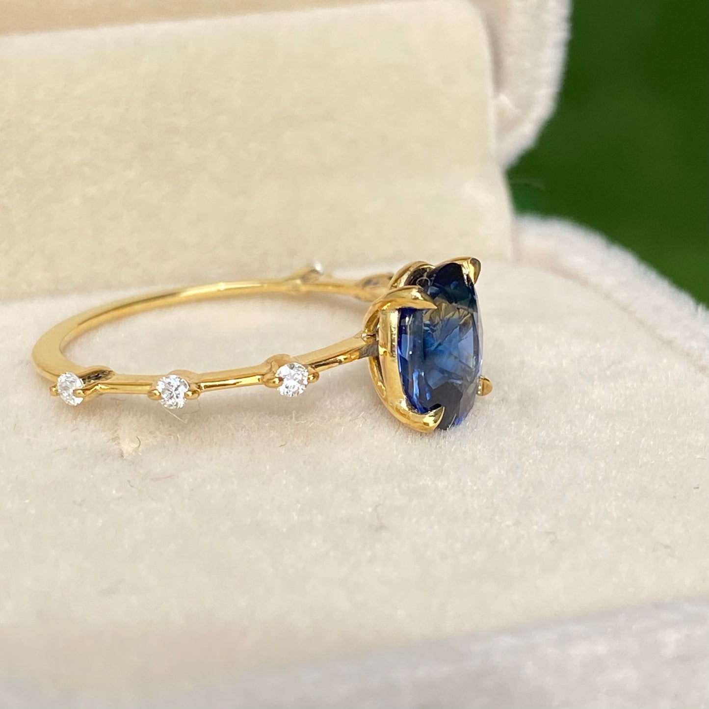 2ct Natural Royal Blue Sapphire 14K Yellow Gold ring